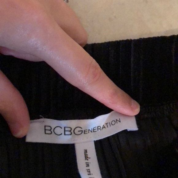 BCBGeneration wide leg velvet capris. - Picture 2 of 3